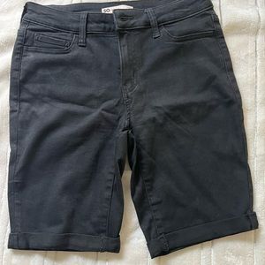 Women SO Black Bermuda Shorts Size 7/28W